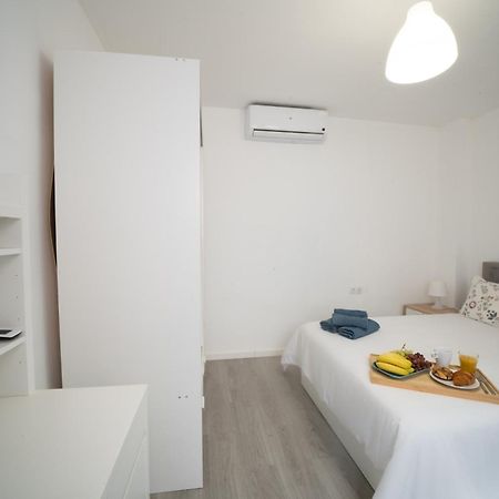 1 Room Playa Pedregalejo Малага Екстериор снимка